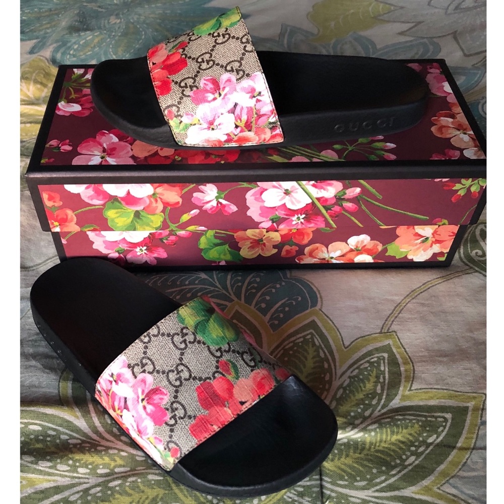 Authentic Gucci GG Blooms Supreme slide sandals